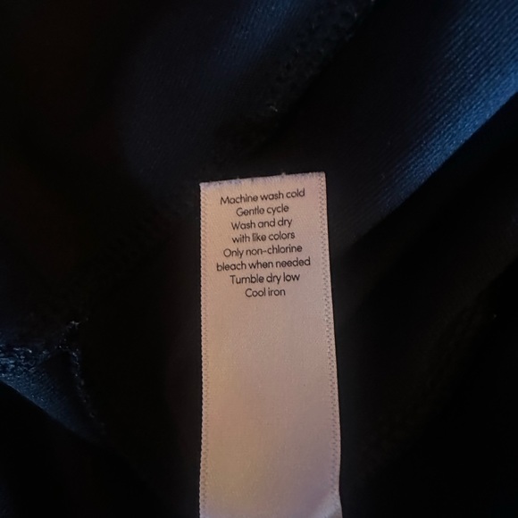 Athleta wide legged knit cropped pant.  Size L - Picture 4 of 4